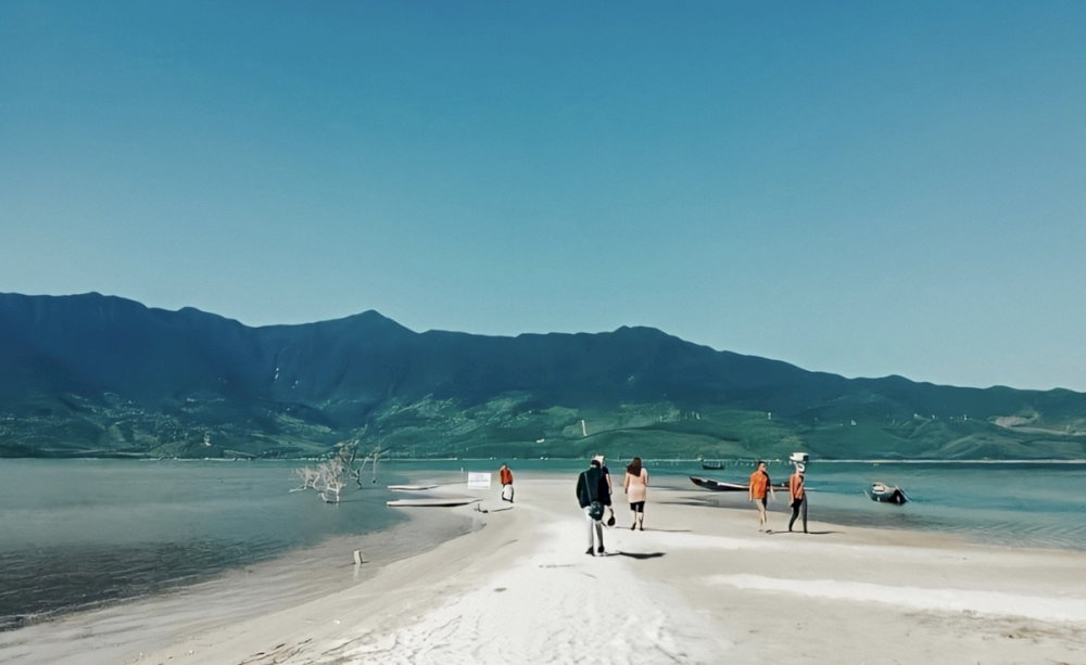 This "once-in-a-lifetime experience" makes you feel like you're on a tiny island